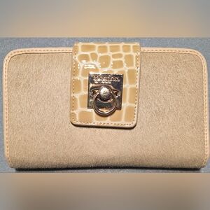 Spartina 449 Tan and Gold Wallet NWOT Perfect Condition Length: 7in Height: 4in